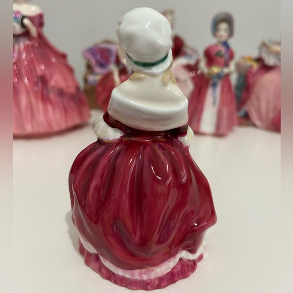 Royal Doulton Vintage Figurine Peggy - Picture 3 of 6